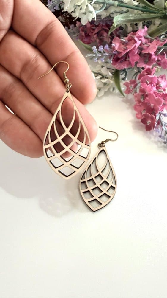 ELARA wooden teardrop earrings with a geometric design