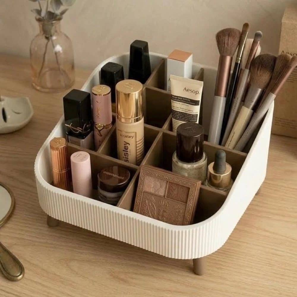 Ribbed makeup organiser on raised feet holding brushes upright